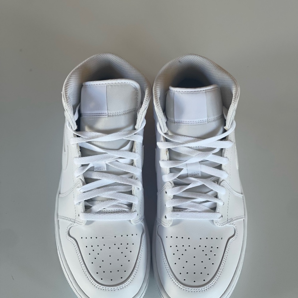 Unworn Nike Air Jordan 1 Mid Triple White US Men's 9.5 - Picture 11 of 12